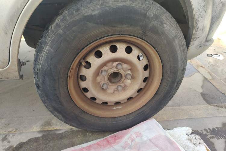 Used CHANGAN KUAYUE V5 2013 1.2L Standard Model DK12 Right Front Wheel Hub