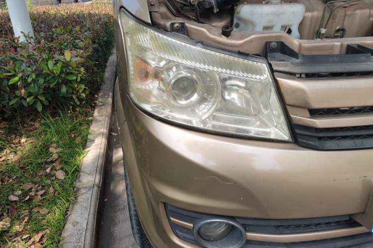 Used CHANGAN KUAYUE V5 2013 1.5L Standard Version DAM15R Right Front Headlight