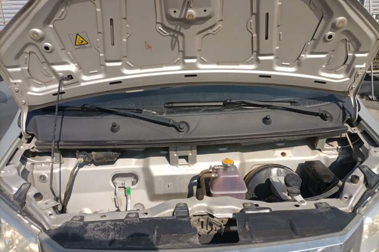 Used CHANGAN KUAYUE Xinbao T3 2018 1.5L Standard Single-Row Single-Rear-Wheel Extended Cargo Bed DK15C Engine Bay