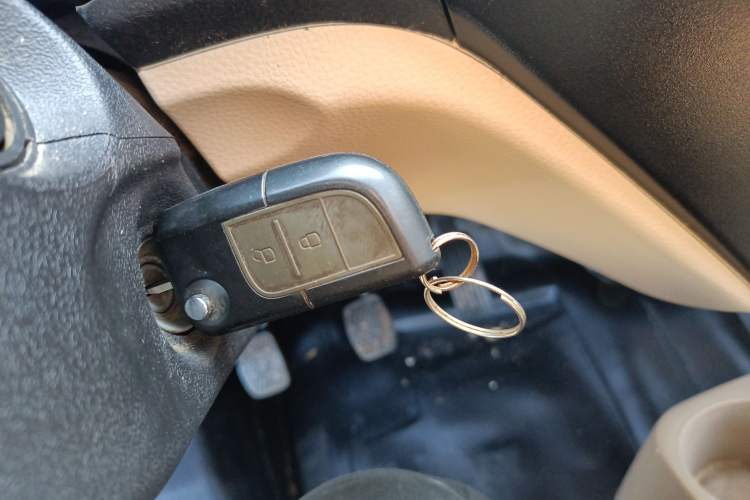 Used CHANGAN KUAYUE Xinbao T3 2018 1.5L Standard Single-Row Single-Rear-Wheel Extended Cargo Bed DK15C Interior 1