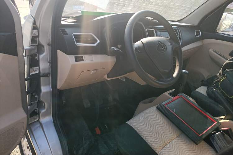 Used CHANGAN KUAYUE Xinbao T3 2018 1.5L Standard Single-Row Single-Rear-Wheel Extended Cargo Bed DK15C Interior 2