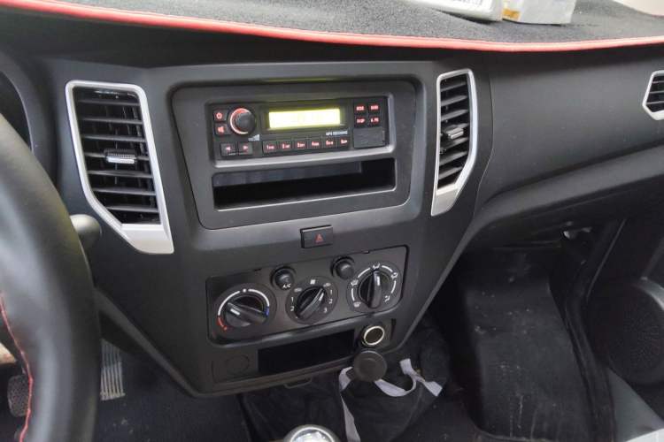 Used CHANGAN KUAYUE Xinbao T3 2018 1.2L Standard Single-Row Single Rear Wheel Extended Cargo Bed – LJ469Q-AEB Audio And AC Panel