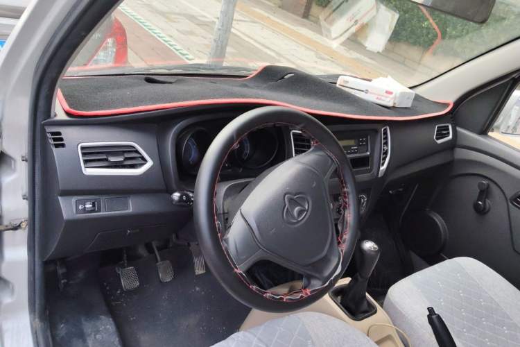 Used CHANGAN KUAYUE Xinbao T3 2018 1.2L Standard Single-Row Single Rear Wheel Extended Cargo Bed – LJ469Q-AEB Center Console