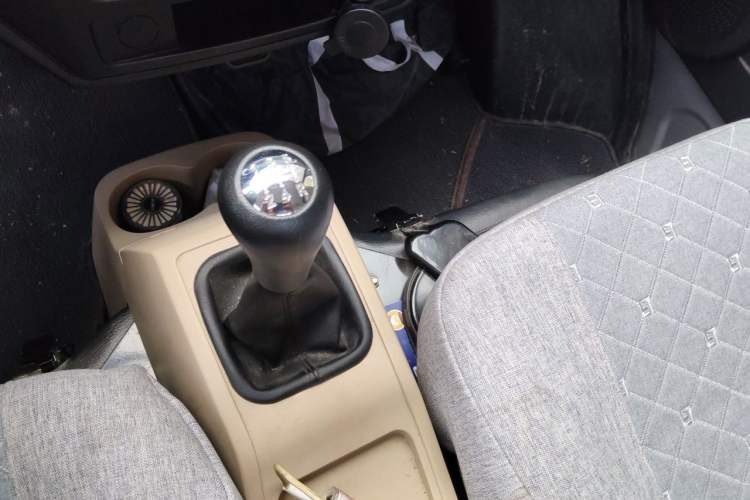 Used CHANGAN KUAYUE Xinbao T3 2018 1.2L Standard Single-Row Single Rear Wheel Extended Cargo Bed – LJ469Q-AEB Gear Lever