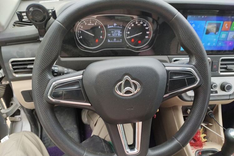 Used CHANGAN KUAYUE Xinbao T3 2022 1.6L Luxury Cargo Truck Double Cab with Single Rear Wheel 3250 mm Wheelbase 2.52-Meter Design DAM16KR Steering Wheel