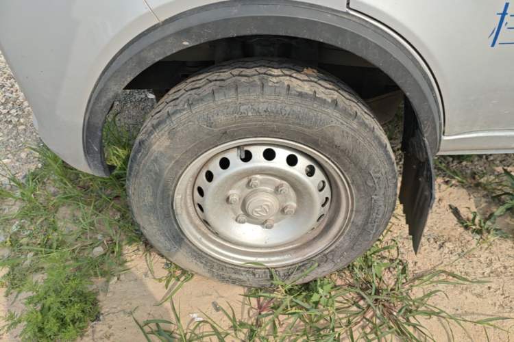 Used CHANGAN KUAYUE Xinbao T5 2022 1.6L Flagship Cargo Truck Single Cab Single Rear Wheel 3400 mm Wheelbase 3.3-Meter Length DAM16KR Left Front Wheel Hub