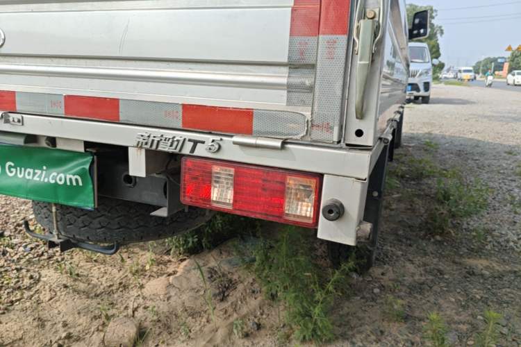 Used CHANGAN KUAYUE Xinbao T5 2022 1.6L Flagship Cargo Truck Single Cab Single Rear Wheel 3400 mm Wheelbase 3.3-Meter Length DAM16KR Right Rear Taillight