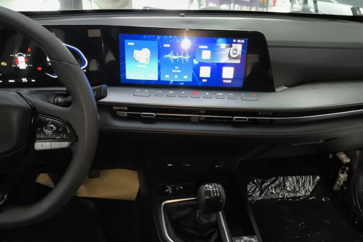 Used CHANGAN Lantop 2023 2.0T Manual 4x4 Diesel Elite Long-Box Version Audio And AC Panel