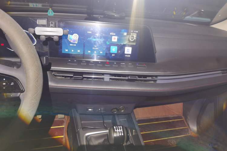 Used CHANGAN Lantop 2023 2.0T Manual 4x4 Diesel Elite Long-Box Version Audio And AC Panel