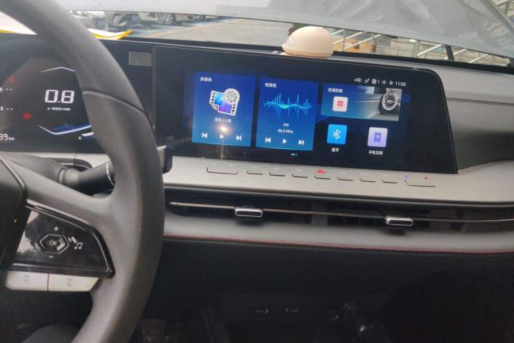 Used CHANGAN Lantop 2023 2.0T Manual Two-Wheel-Drive Diesel Elite Version with Long Flatbed Audio And AC Panel