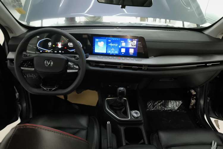 Used CHANGAN Lantop 2023 2.0T Manual 4x4 Diesel Elite Long-Box Version Center Console