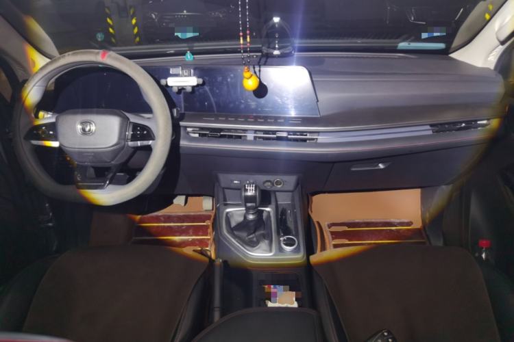Used CHANGAN Lantop 2023 2.0T Manual 4x4 Diesel Elite Long-Box Version Center Console
