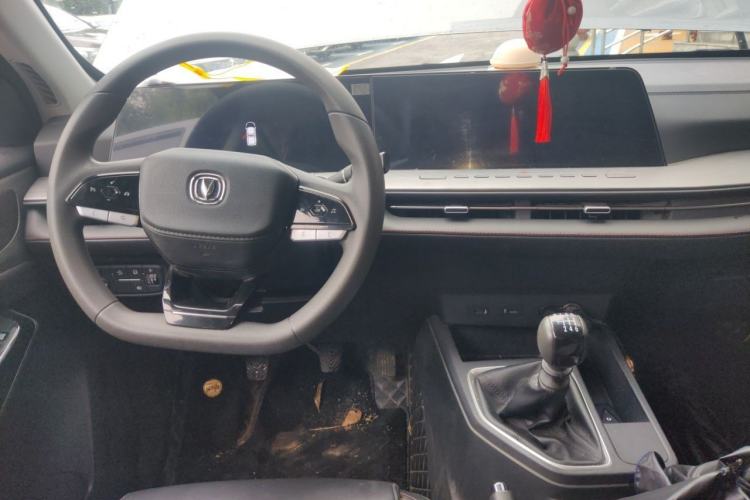 Used CHANGAN Lantop 2023 2.0T Manual Two-Wheel-Drive Diesel Elite Version with Long Flatbed Center Console