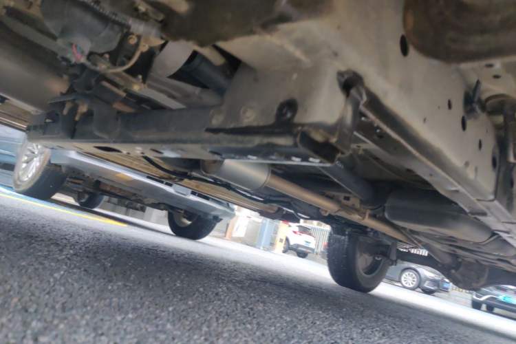 Used CHANGAN Lantop 2023 2.0T Manual Two-Wheel-Drive Diesel Elite Version with Long Flatbed Chassis Front Left