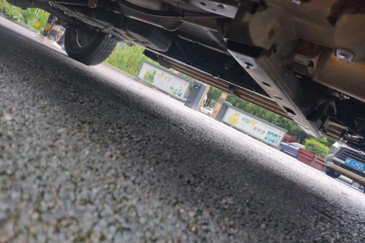 Used CHANGAN Lantop 2023 2.0T Manual Two-Wheel-Drive Diesel Elite Version with Long Flatbed Chassis Front Right