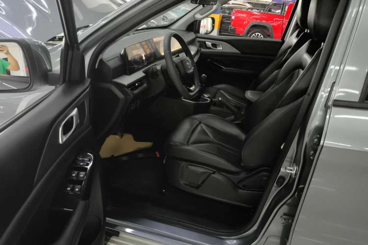 Used CHANGAN Lantop 2023 2.0T Manual 4x4 Diesel Elite Long-Box Version Driver Seat