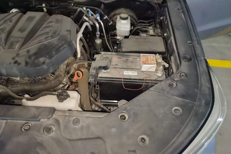 Used CHANGAN Lantop 2023 2.0T Manual 4x4 Diesel Elite Long-Box Version Engine Bay Left