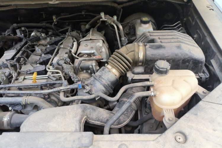 Used CHANGAN Lantop 2023 2.0T Automatic 4x4 Gasoline Flagship Standard Cab Engine Bay Left