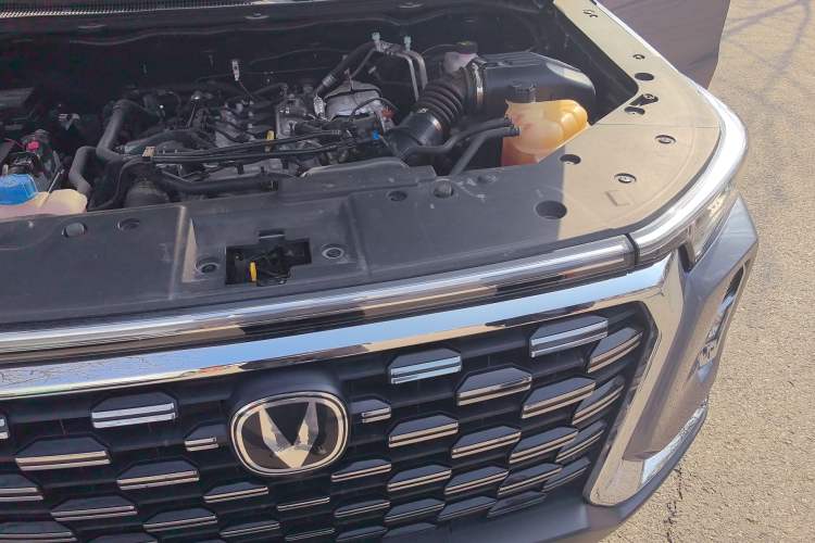 Used CHANGAN Lantop 2023 2.0T Automatic 4x4 Gasoline Flagship Standard Cab Engine Bay Left