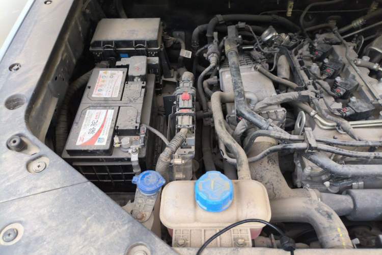 Used CHANGAN Lantop 2023 2.0T Automatic 4x4 Gasoline Flagship Standard Cab Engine Bay Right