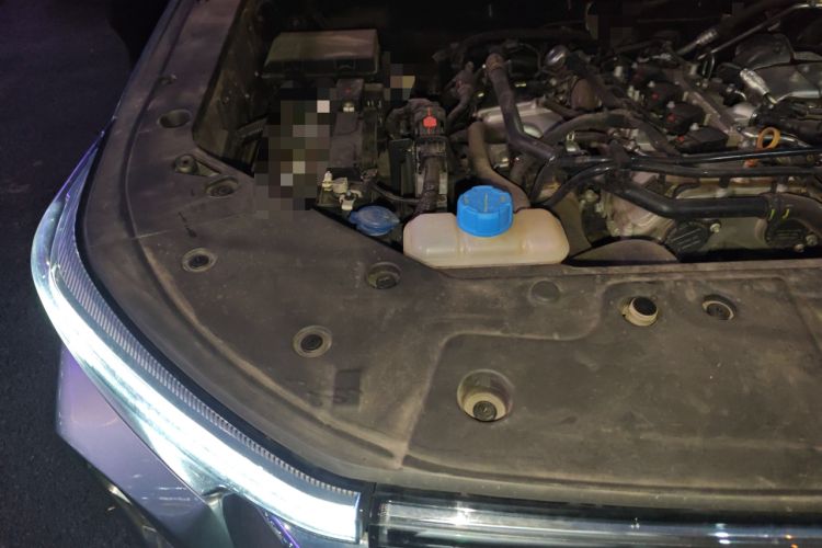 Used CHANGAN Lantop 2023 2.0T Automatic 4x4 Gasoline Flagship Standard Cab Engine Bay Right