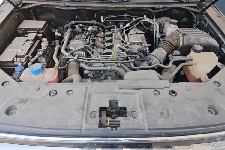 Used CHANGAN Lantop 2023 2.0T Automatic 4x4 Gasoline Flagship Standard Cab Engine Bay
