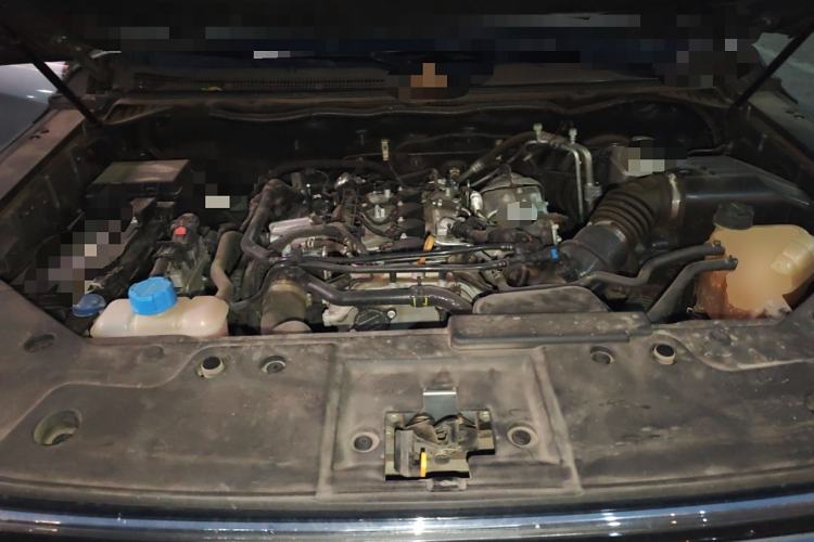 Used CHANGAN Lantop 2023 2.0T Automatic 4x4 Gasoline Flagship Standard Cab Engine Bay