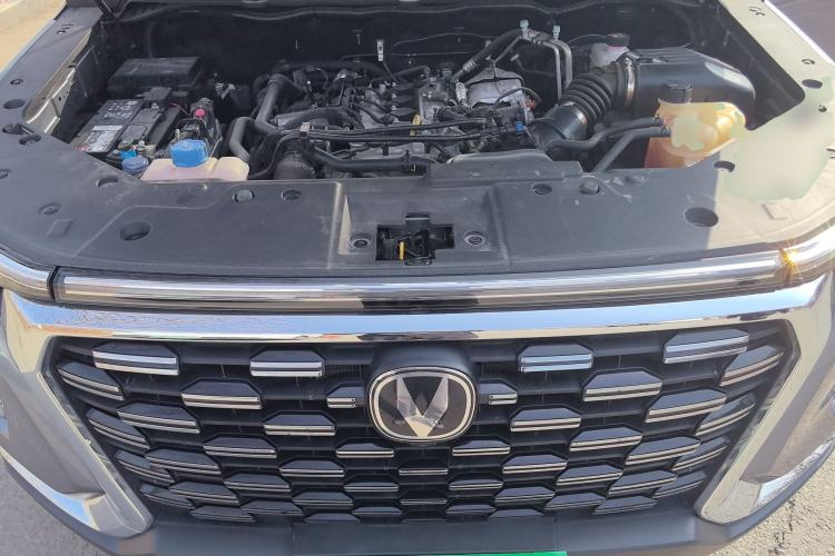 Used CHANGAN Lantop 2023 2.0T Automatic 4x4 Gasoline Flagship Standard Cab Engine Bay