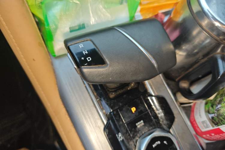 Used CHANGAN Lantop 2023 2.0T Automatic 4x4 Gasoline Flagship Standard Cab Gear Lever
