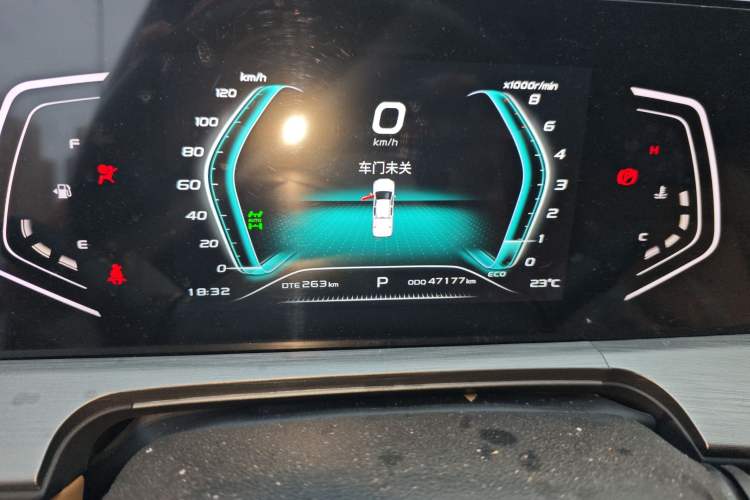 Used CHANGAN Lantop 2023 2.0T Automatic 4x4 Gasoline Flagship Standard Cab Instrument Cluster