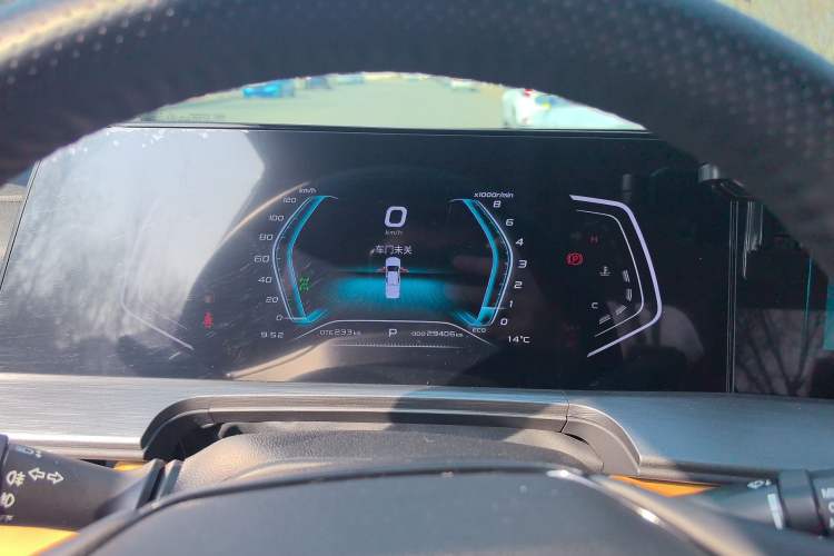 Used CHANGAN Lantop 2023 2.0T Automatic 4x4 Gasoline Flagship Standard Cab Instrument Cluster