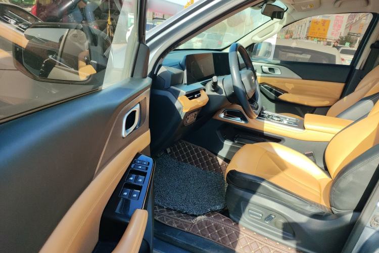 Used CHANGAN Lantop 2023 2.0T Automatic 4x4 Gasoline Flagship Standard Cab Interior 3