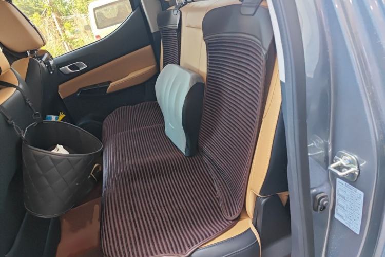 Used CHANGAN Lantop 2023 2.0T Automatic 4x4 Gasoline Flagship Standard Cab Interior 4