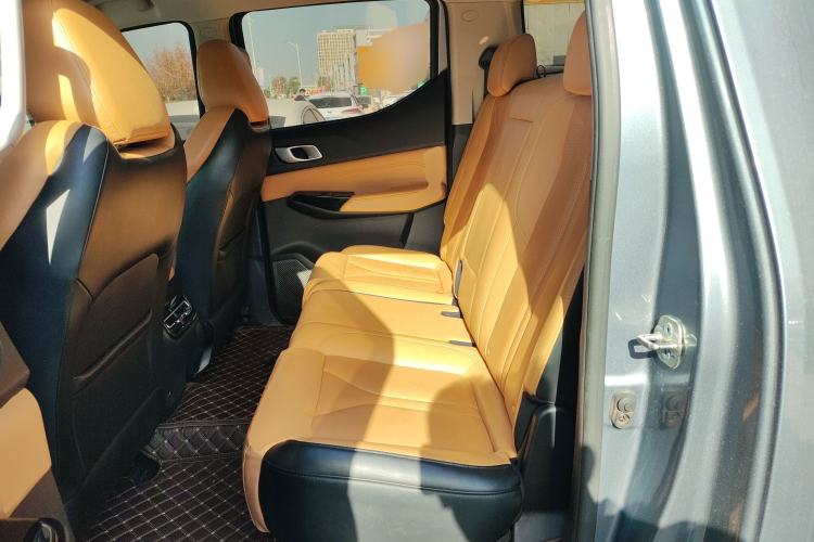 Used CHANGAN Lantop 2023 2.0T Automatic 4x4 Gasoline Flagship Standard Cab Interior 4