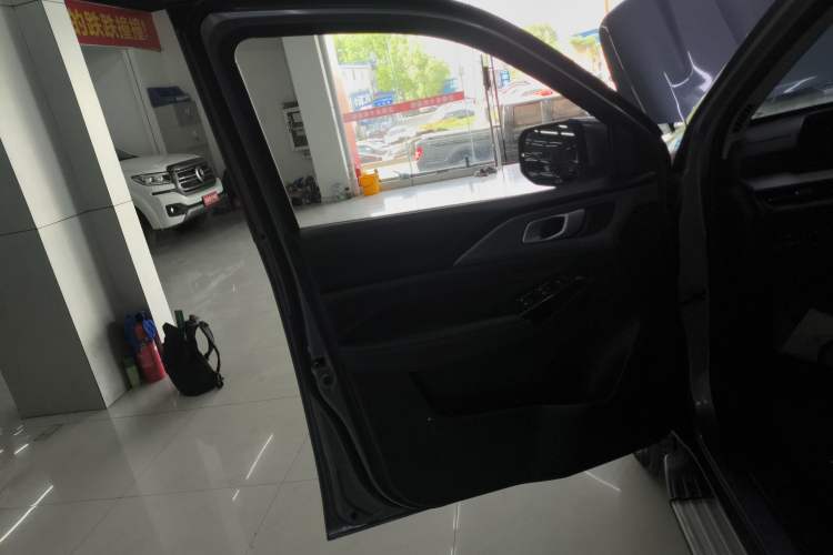 Used CHANGAN Lantop 2023 2.0T Manual 4x4 Diesel Elite Long-Box Version Left Front Door Interior