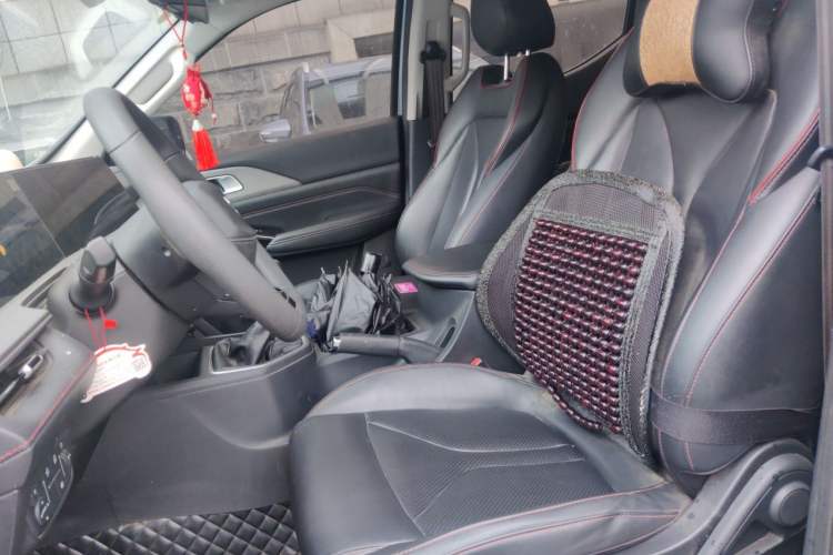 Used CHANGAN Lantop 2023 2.0T Manual Two-Wheel-Drive Diesel Elite Version with Long Flatbed Left Front Seat
