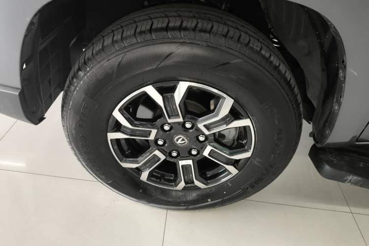 Used CHANGAN Lantop 2023 2.0T Manual 4x4 Diesel Elite Long-Box Version Left Front Wheel Hub
