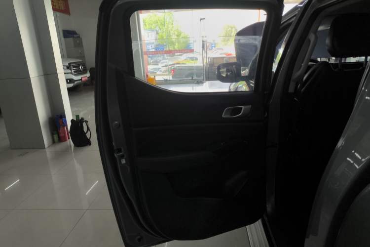 Used CHANGAN Lantop 2023 2.0T Manual 4x4 Diesel Elite Long-Box Version Left Rear Door Interior
