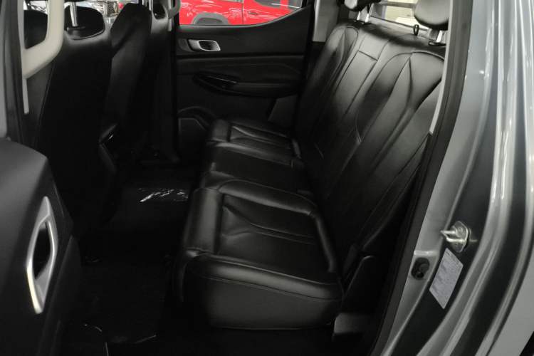 Used CHANGAN Lantop 2023 2.0T Manual 4x4 Diesel Elite Long-Box Version Left Rear Seat
