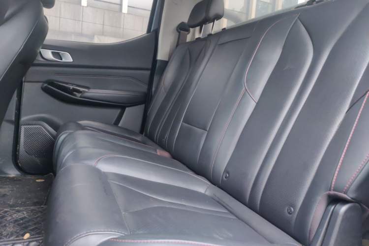 Used CHANGAN Lantop 2023 2.0T Manual Two-Wheel-Drive Diesel Elite Version with Long Flatbed Left Rear Seat