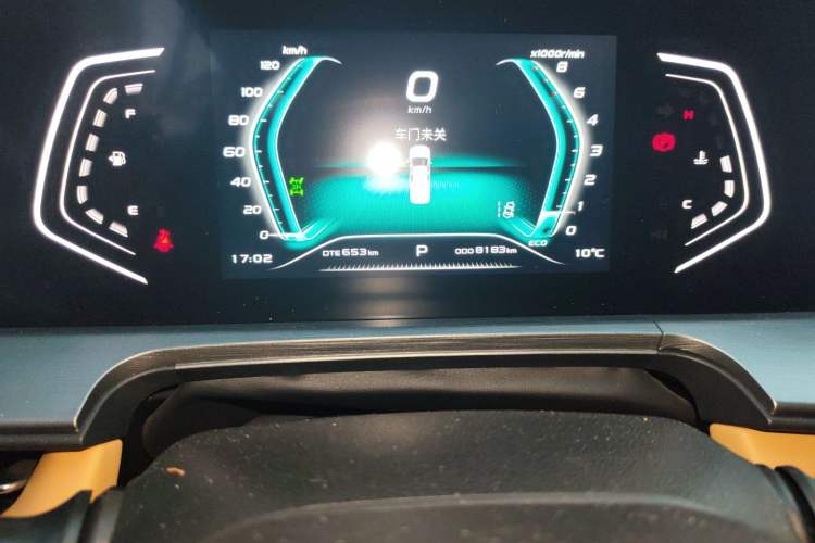 Used CHANGAN Lantop 2023 Business Edition 2.0T Automatic All-Wheel Drive Gasoline Elite Model with Extended Cabin Odometer Close Up