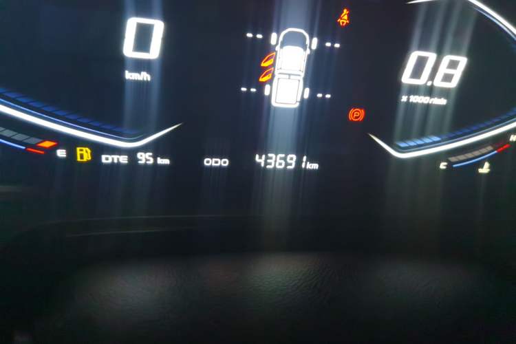 Used CHANGAN Lantop 2023 2.0T Manual 4x4 Diesel Elite Long-Box Version Odometer Close Up