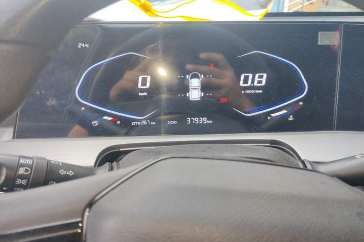 Used CHANGAN Lantop 2023 2.0T Manual Two-Wheel-Drive Diesel Elite Version with Long Flatbed Odometer Close Up