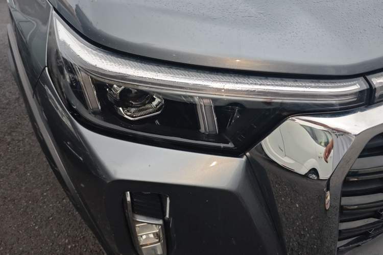 Used CHANGAN Lantop 2023 2.0T Automatic 4x4 Gasoline Flagship Standard Cab Right Front Headlight