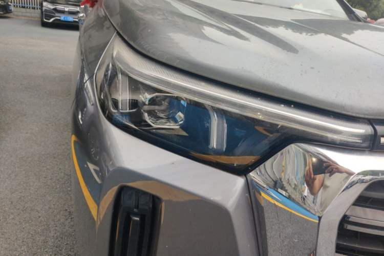 Used CHANGAN Lantop 2023 2.0T Manual Two-Wheel-Drive Diesel Elite Version with Long Flatbed Right Front Headlight