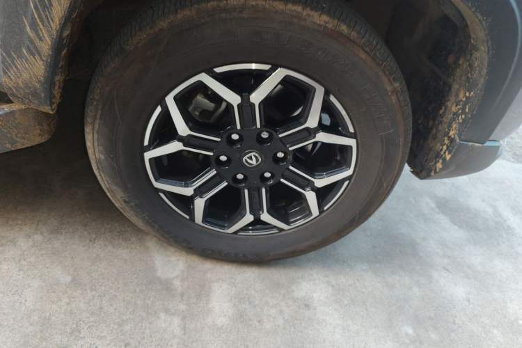 Used CHANGAN Lantop 2023 Business Edition 2.0T Automatic All-Wheel Drive Gasoline Elite Model with Extended Cabin Right Front Wheel Hub