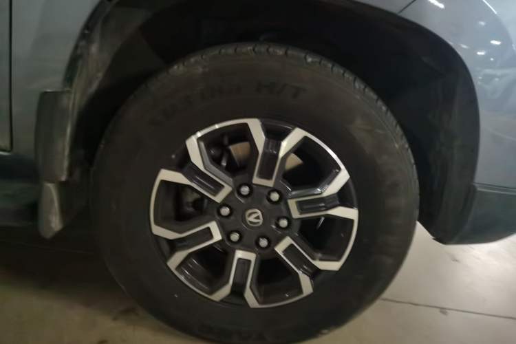 Used CHANGAN Lantop 2023 2.0T Manual 4x4 Diesel Elite Long-Box Version Right Front Wheel Hub
