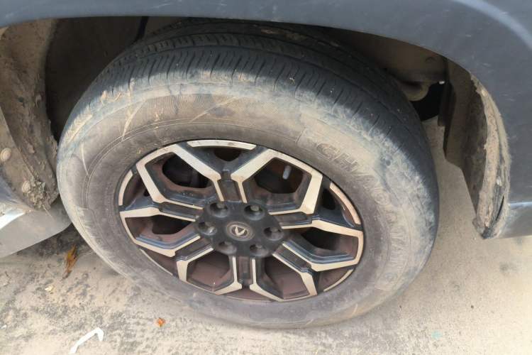 Used CHANGAN Lantop 2023 2.0T Automatic 4x4 Gasoline Flagship Standard Cab Right Front Wheel Hub
