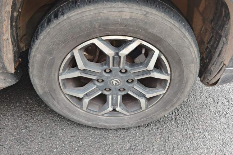 Used CHANGAN Lantop 2023 2.0T Automatic 4x4 Gasoline Flagship Standard Cab Right Front Wheel Hub