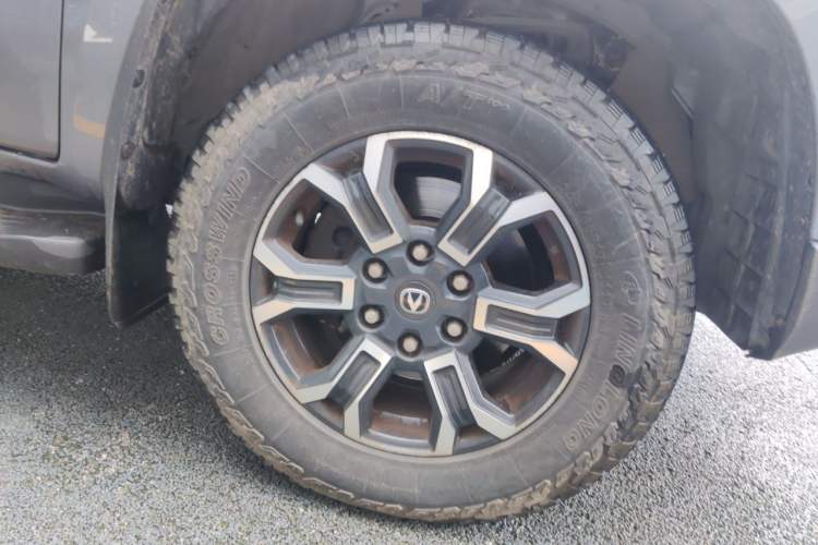 Used CHANGAN Lantop 2023 2.0T Manual Two-Wheel-Drive Diesel Elite Version with Long Flatbed Right Front Wheel Hub